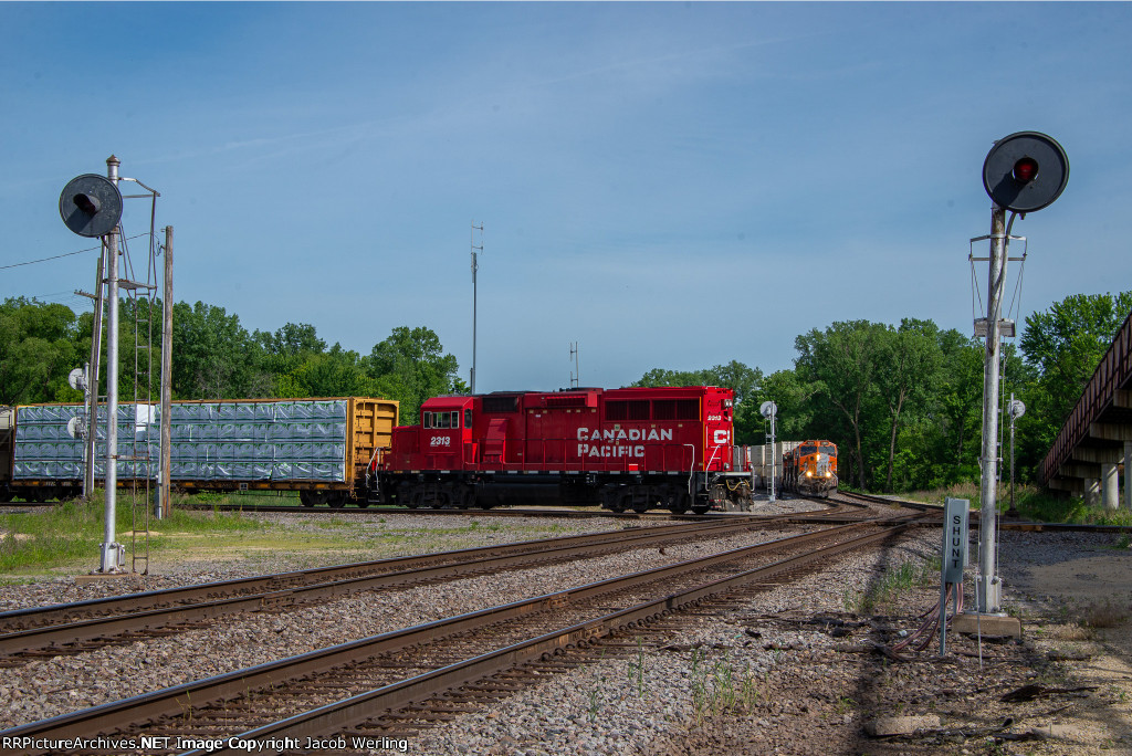 CP 2313 and BNSF 4285